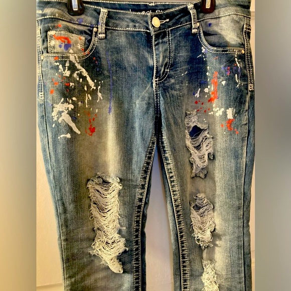 Almost Famous Red/white paint-splattered, distressed light blue jeans - Picture 9 of 10